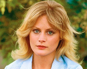 Nickel City Comic Con Mail Order Signing - Beverly D'Angelo